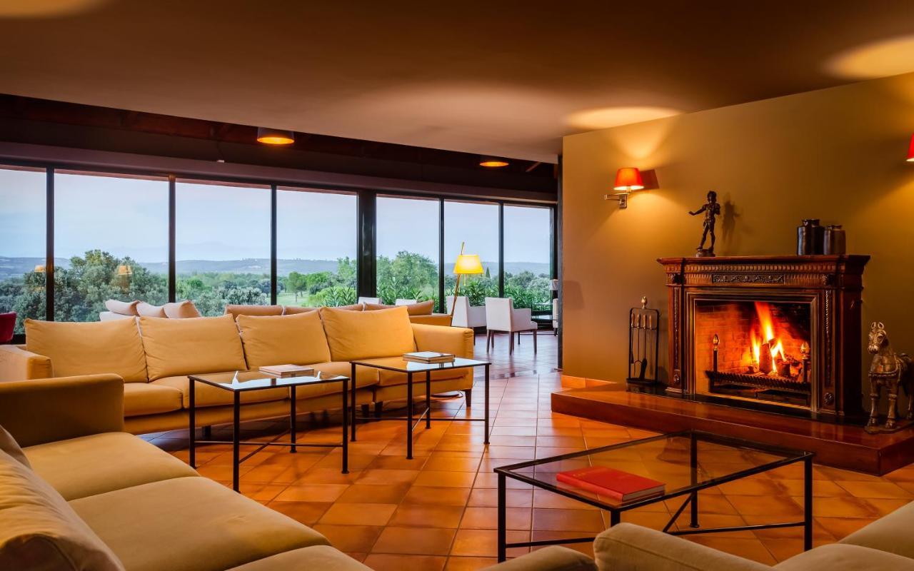 Hotel Torremirona Golf & Spa Navata Kültér fotó