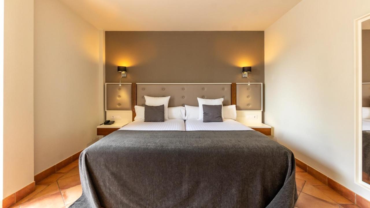 Hotel Torremirona Golf & Spa Navata Kültér fotó