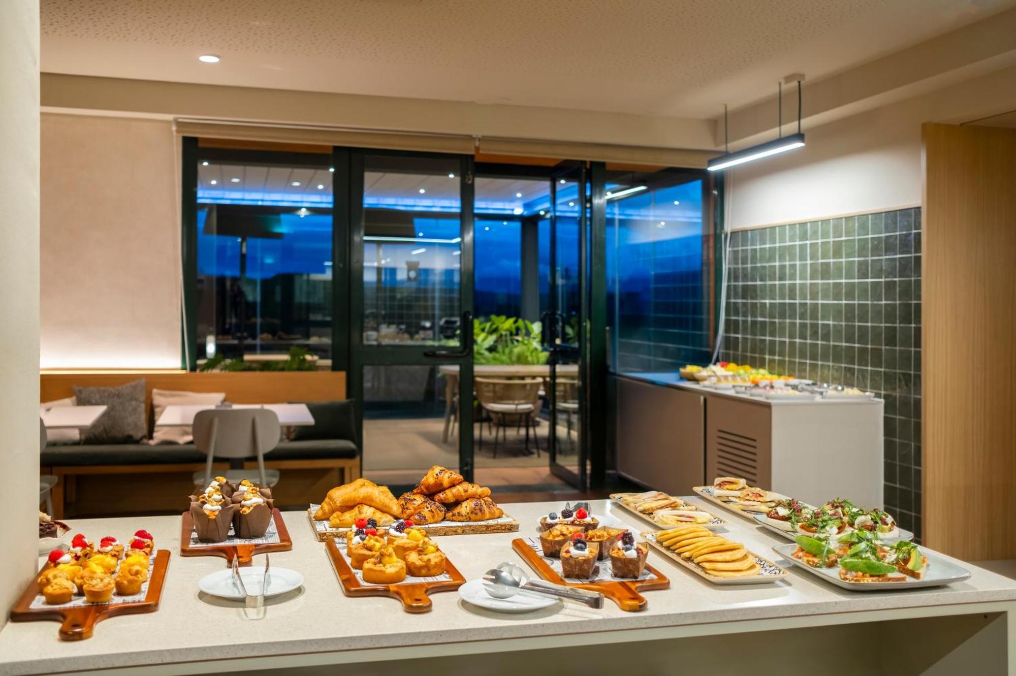 Hotel Torremirona Golf & Spa Navata Kültér fotó